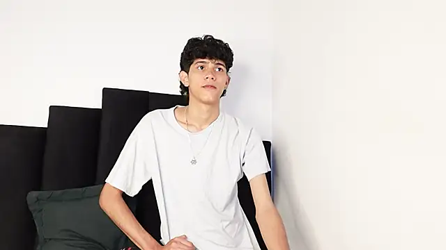 Snapshot of alexmark_ chatting on September 22, 2025, 2:23 pm alexmark online show from September 22, 2025, 2:23 pm