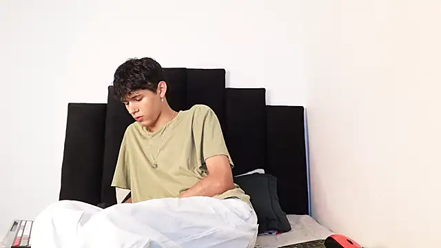 Snapshot of alexmark_ chatting on October 30, 2025, 2:14 pm alexmark online show from October 30, 2025, 2:14 pm