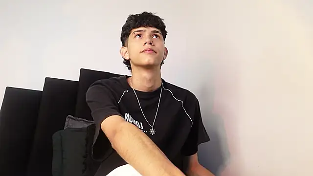 Snapshot of alexmark_ chatting on November 27, 2025, 1:33 pm alexmark online show from November 27, 2025, 1:33 pm