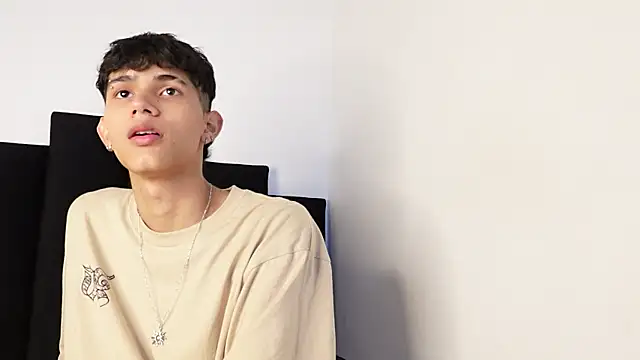 Snapshot of alexmark_ chatting on October 1, 2025, 7:40 pm alexmark online show from October 1, 2025, 7:40 pm