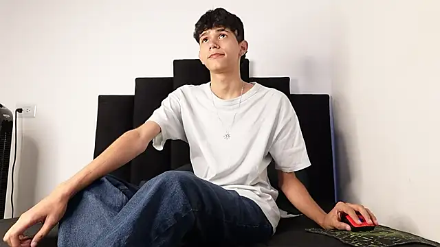 Snapshot of alexmark_ chatting on October 17, 2025, 5:26 pm alexmark online show from October 17, 2025, 5:26 pm