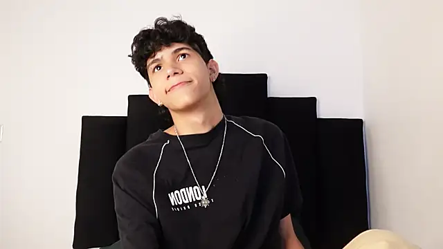 Snapshot of alexmark_ chatting on September 24, 2025, 2:23 pm alexmark online show from September 24, 2025, 2:23 pm