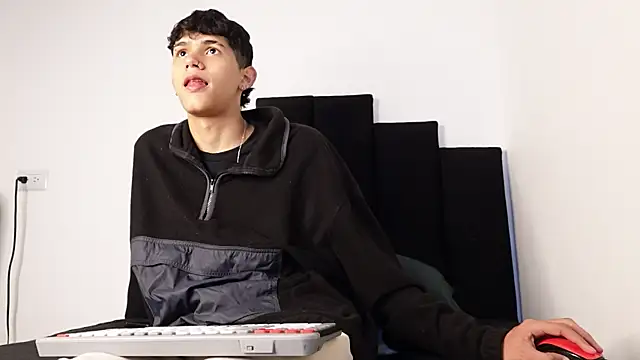 Snapshot of alexmark_ chatting on October 10, 2025, 1:45 pm alexmark online show from October 10, 2025, 1:45 pm