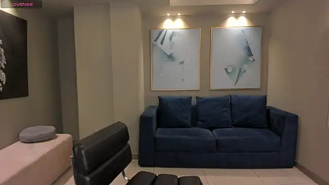 LeahNovac online show from September 9, 2025, 12:25 pm