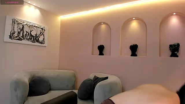 LeahNovac online show from October 29, 2025, 11:42 am