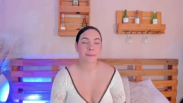  miss mia online show from December 5, 2025, 11:42 am