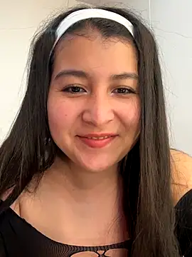 evelyn 1702 online show from November 8, 2025, 9:40 pm