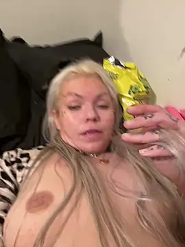 Snapshot of playboyequal chatting on April 2, 2026, 5:36 am playboyequal online show from April 2, 2026, 5:36 am