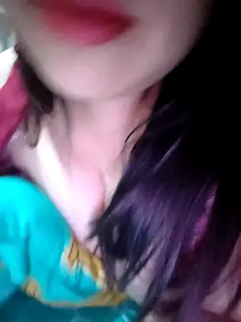 Julyy08 online show from October 28, 2025, 2:38 pm