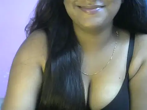 Queenxxx98 online show from April 15, 2026, 7:18 pm