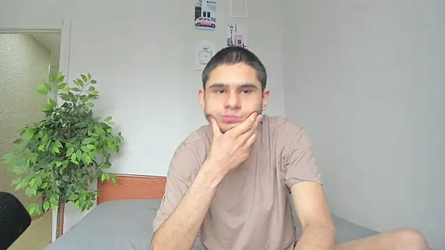Kelly Gerzikaa online show from May 14, 2026, 11:40 am