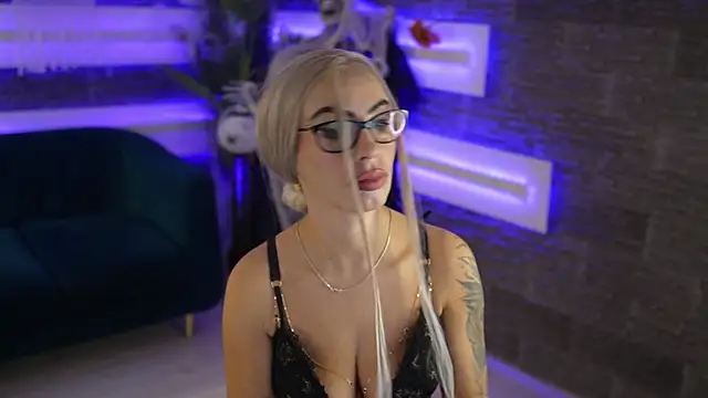 Snapshot of SugarRush_ chatting on November 15, 2025, 1:26 pm SugarRush online show from November 15, 2025, 1:26 pm