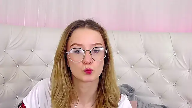 MaeLili online show from January 10, 2026, 2:34 pm