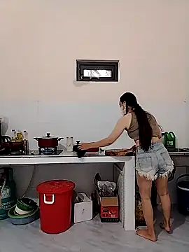 Snapshot of __LuLLu__ chatting on September 25, 2025, 2:28 am   LuLLu   online show from September 25, 2025, 2:28 am