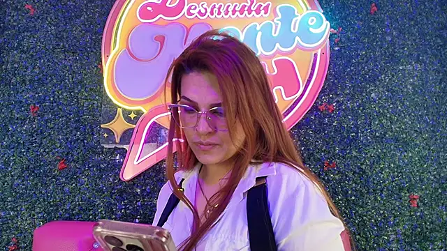 Snapshot of Skylar__Desire chatting on October 28, 2025, 11:31 am Skylar Desire online show from October 28, 2025, 11:31 am