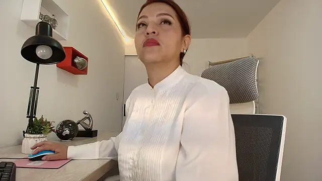 Snapshot of Skylar__Desire chatting on September 24, 2025, 1:06 pm Skylar Desire online show from September 24, 2025, 1:06 pm