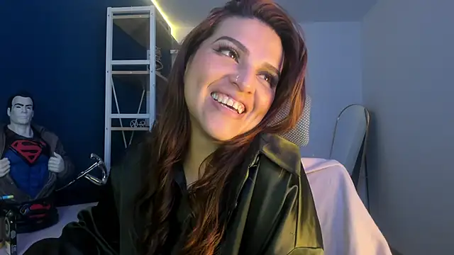 Snapshot of Skylar__Desire chatting on October 18, 2025, 2:35 am Skylar Desire online show from October 18, 2025, 2:35 am