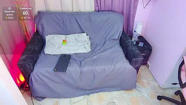 Snapshot of DaniniAnderson chatting on October 15, 2025, 3:38 am DaniniAnderson online show from October 15, 2025, 3:38 am