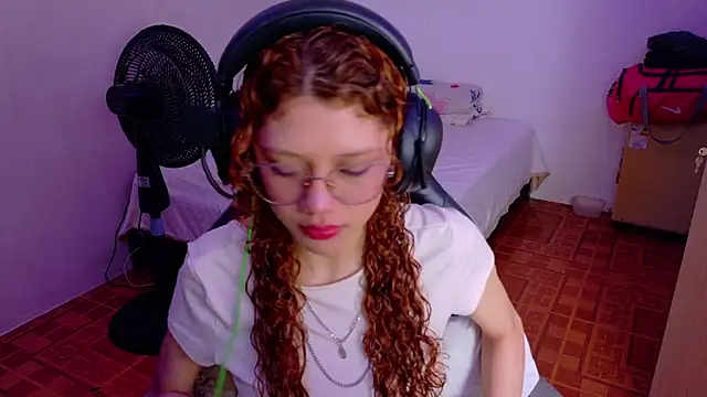 Snapshot of Birdie_0 chatting on October 29, 2025, 1:10 pm Birdie 0 online show from October 29, 2025, 1:10 pm