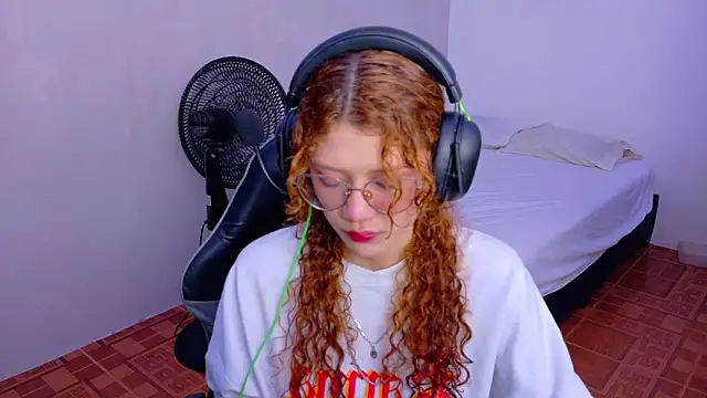 Snapshot of Birdie_0 chatting on September 10, 2025, 1:21 pm Birdie 0 online show from September 10, 2025, 1:21 pm