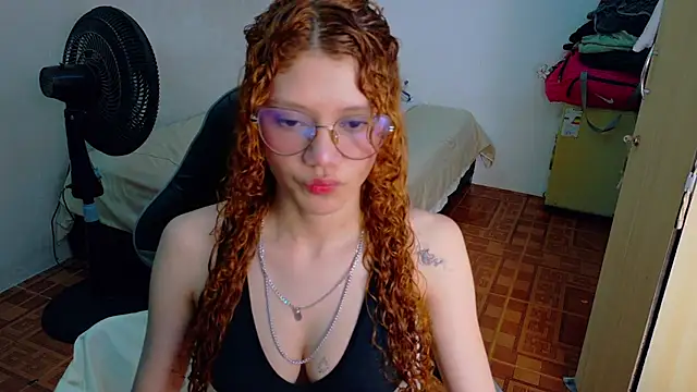 Snapshot of Birdie_0 chatting on October 27, 2025, 1:56 pm Birdie 0 online show from October 27, 2025, 1:56 pm