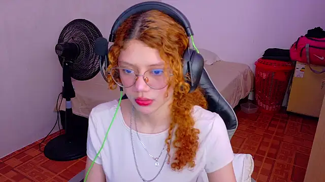 Snapshot of Birdie_0 chatting on September 22, 2025, 1:28 pm Birdie 0 online show from September 22, 2025, 1:28 pm