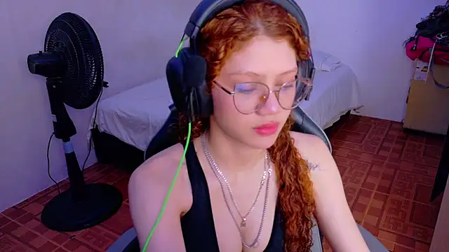 Snapshot of Birdie_0 chatting on October 15, 2025, 12:57 pm Birdie 0 online show from October 15, 2025, 12:57 pm