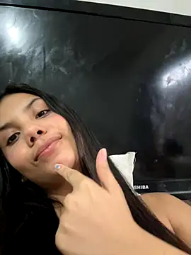 aline2007 online show from November 2, 2025, 8:25 pm