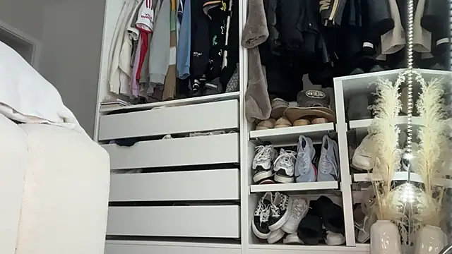 KayleeBella online show from October 11, 2025, 1:34 pm