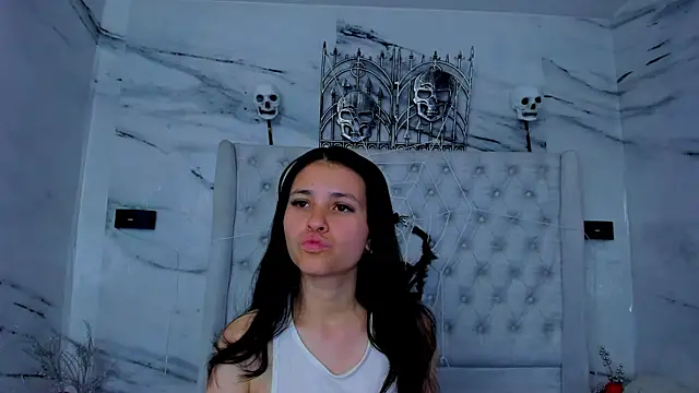 Ari and Storm online show from November 2, 2025, 1:38 pm