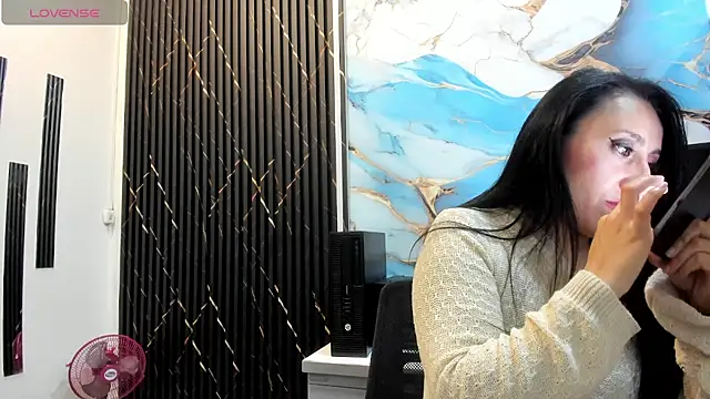 Scarlett 14  online show from February 4, 2026, 2:39 am