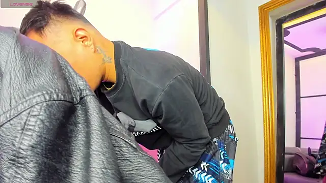 LiamDeep online show from November 14, 2025, 8:45 pm