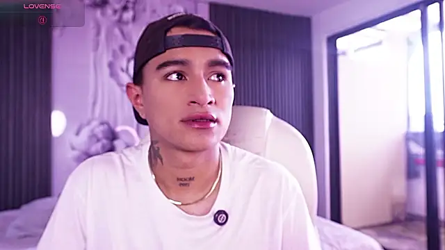 LiamDeep online show from February 8, 2026, 8:39 pm