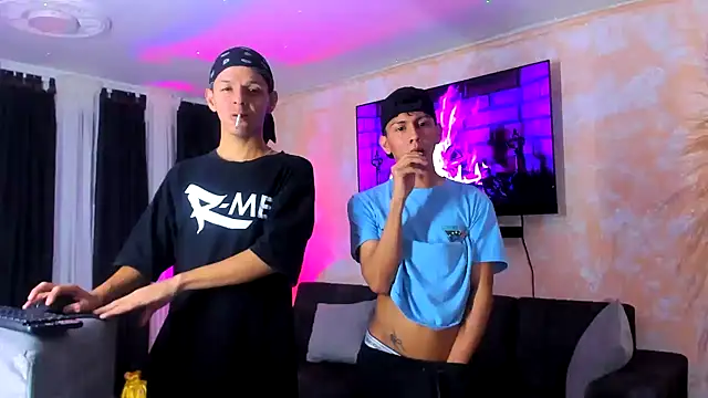 Snapshot of Marcus_and_Tony chatting on September 18, 2025, 4:04 am Marcus and Tony online show from September 18, 2025, 4:04 am