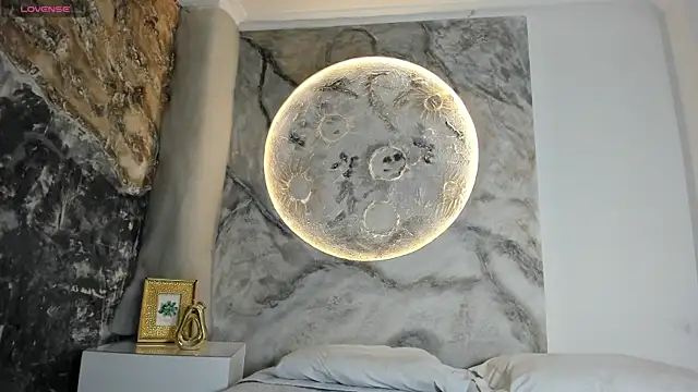 Snapshot of KimberlyLoren chatting on November 8, 2025, 9:18 pm KimberlyLoren online show from November 8, 2025, 9:18 pm