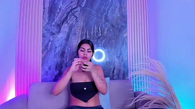 Snapshot of KimberlyLoren chatting on October 10, 2025, 8:42 pm KimberlyLoren online show from October 10, 2025, 8:42 pm