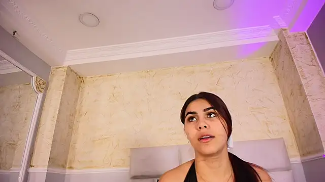 Snapshot of KimberlyLoren chatting on October 4, 2025, 12:50 pm KimberlyLoren online show from October 4, 2025, 12:50 pm