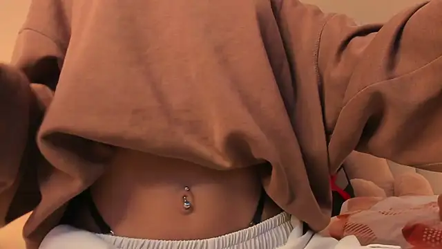 SunshineLizzy online show from November 19, 2025, 12:38 pm