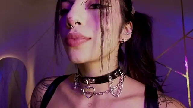 Hollyxx  online show from February 4, 2026, 11:33 pm