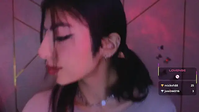 Hollyxx  online show from November 16, 2025, 10:46 pm