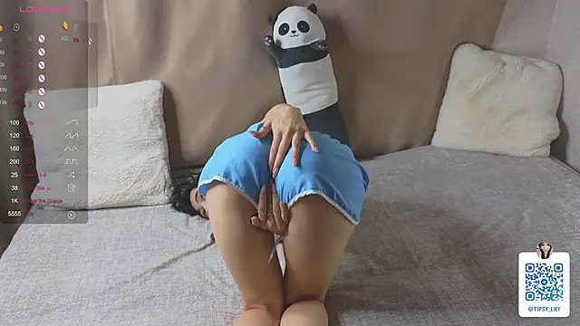 SakuraVelvet online show from November 25, 2025, 5:46 pm