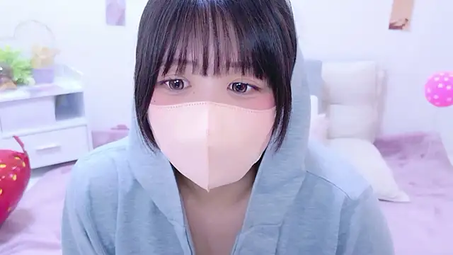 Hinata Sun online show from May 11, 2026, 8:28 pm