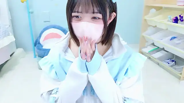 Hinata Sun online show from November 17, 2025, 3:49 pm