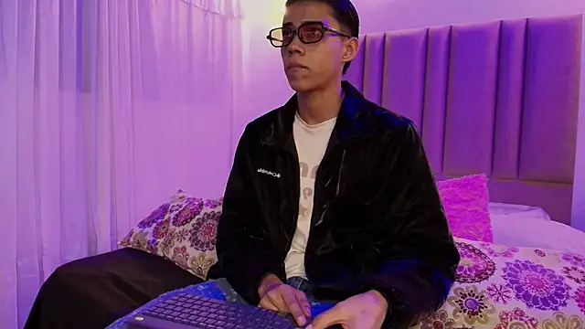 camilo nom online show from November 12, 2025, 4:16 am