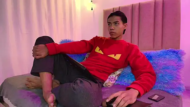 camilo nom online show from October 15, 2025, 3:38 am