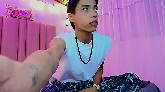 camilo nom online show from October 21, 2025, 5:40 am