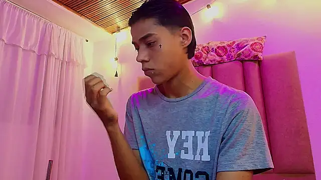 camilo nom online show from October 25, 2025, 5:06 am