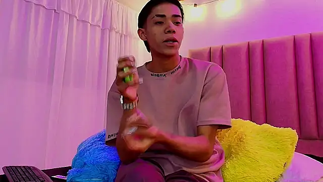 camilo nom online show from October 24, 2025, 4:11 am