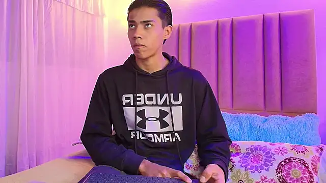 camilo nom online show from November 20, 2025, 3:29 am