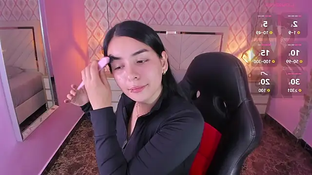 CHRISTY TEIGEN4 online show from October 28, 2025, 7:24 pm